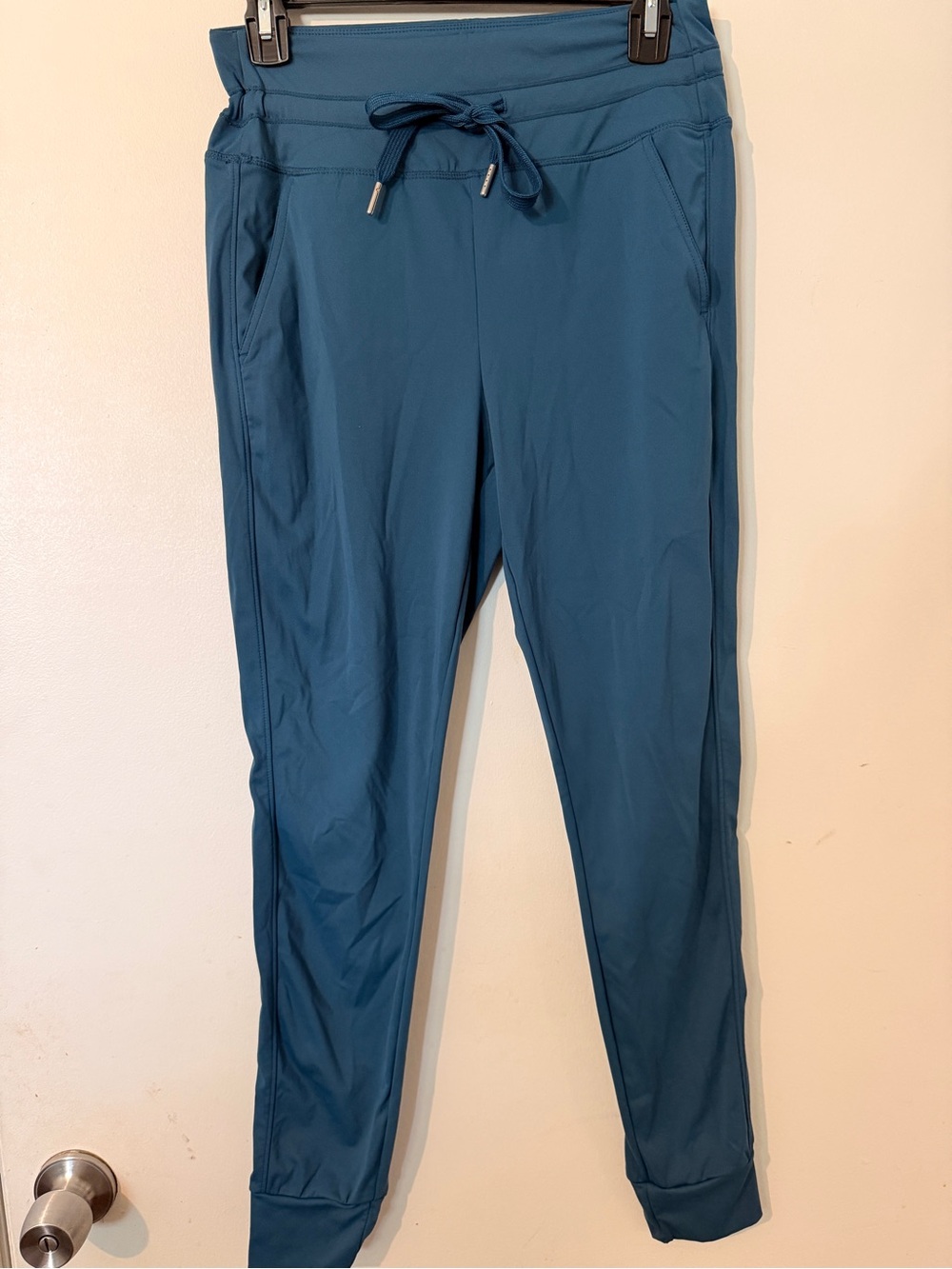 Halara High Waisted Tapered Joggers Medium